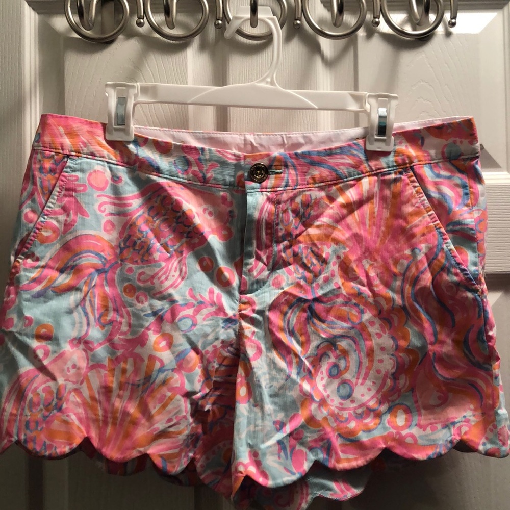 NWT 5” Buttercup Scallop Hem Short